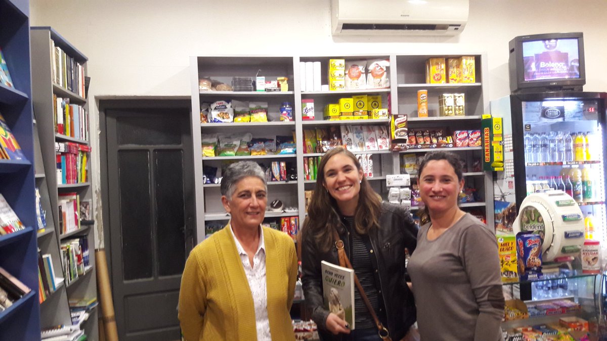 RomuloMChenlo's tweet photo. @paty_pujol en la previa de la presentación floridense en @cmecflorida de #8VecesQuiero @EdicionesB_Uru  dándose una vuelta por #ElVasco https://t.co/g8P5nabgL8
