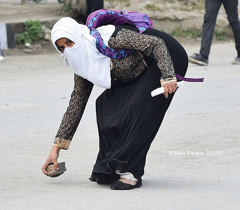 abdullah199899's tweet photo. Its Uniform vs Uniform as a #SchoolGirls Fights India's #Miltry In #Kashmir https://t.co/qc6ECDVoD5