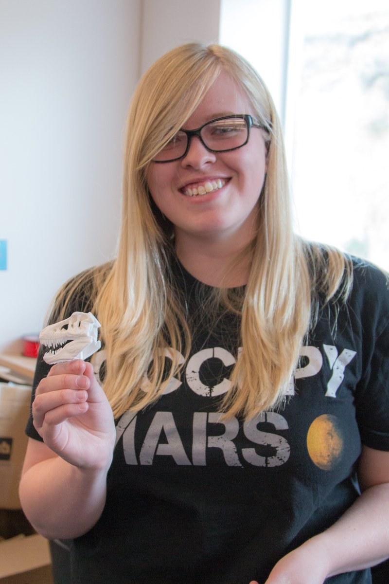 MinesPhysics's tweet photo. Students in #MinesPhysics #MinesField get to do some pretty cool stuff with #lasers, #3dprinting, and more! #physicsfun @coschoolofmines https://t.co/xLDHljk6zd