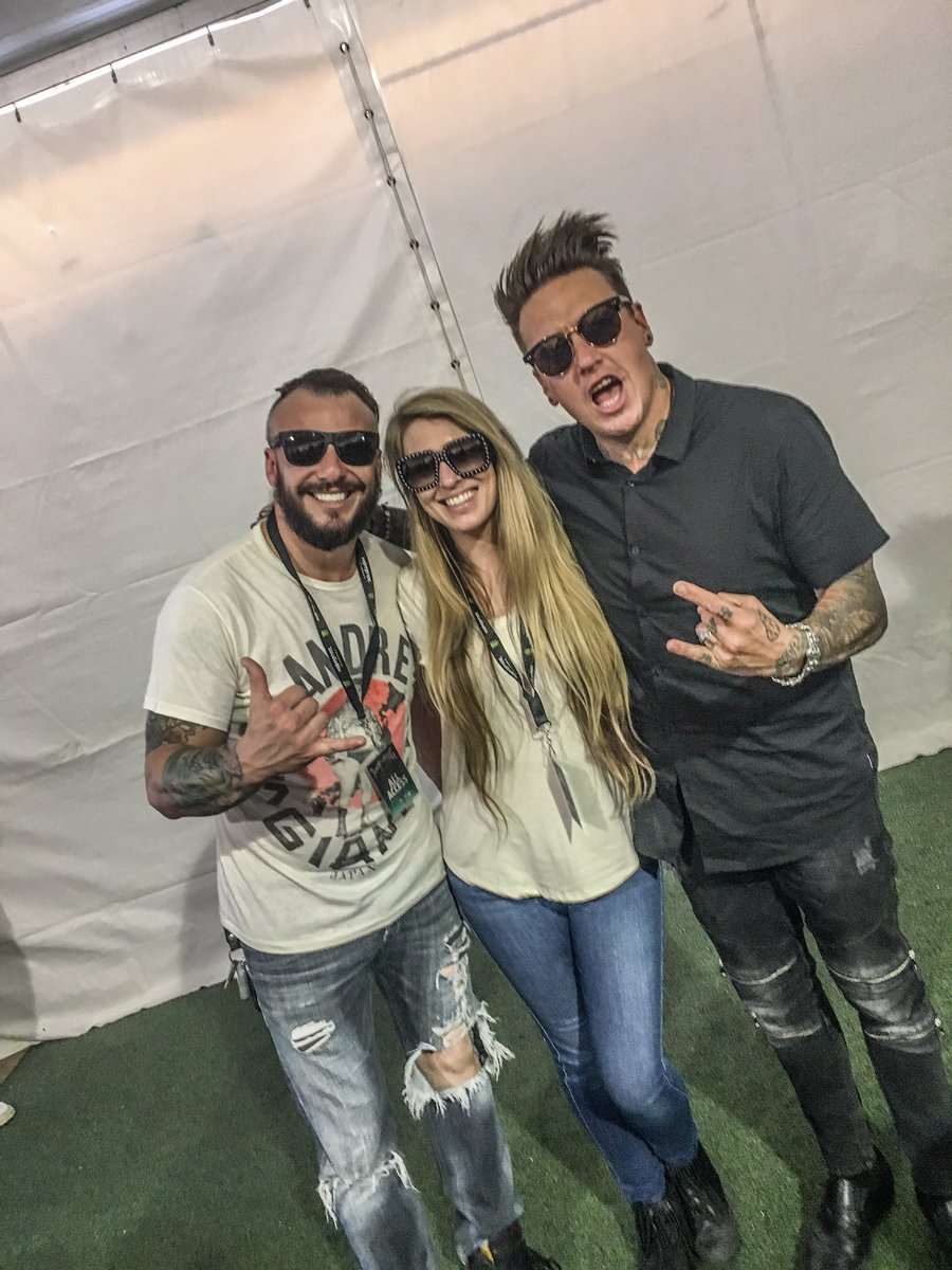 LoperandRandi's tweet photo. #ROTR2017 @JacobyShaddix hangs with @JeremyLoper &amp; @randirasar @rockontherange #ROTR #MetAtROTR #LoperandRandi https://t.co/hRWcVvsl2V https://t.co/BZzvzX2arD