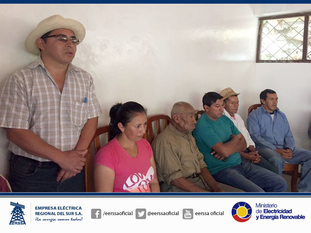eerssaoficial's tweet photo. Edwin Cabrera agradece a @alimjf22 por el alumbrado público a nombre de los beneficiados de #Sacapo #LaEnergíaSomosTodos https://t.co/nlaKDpwIVF