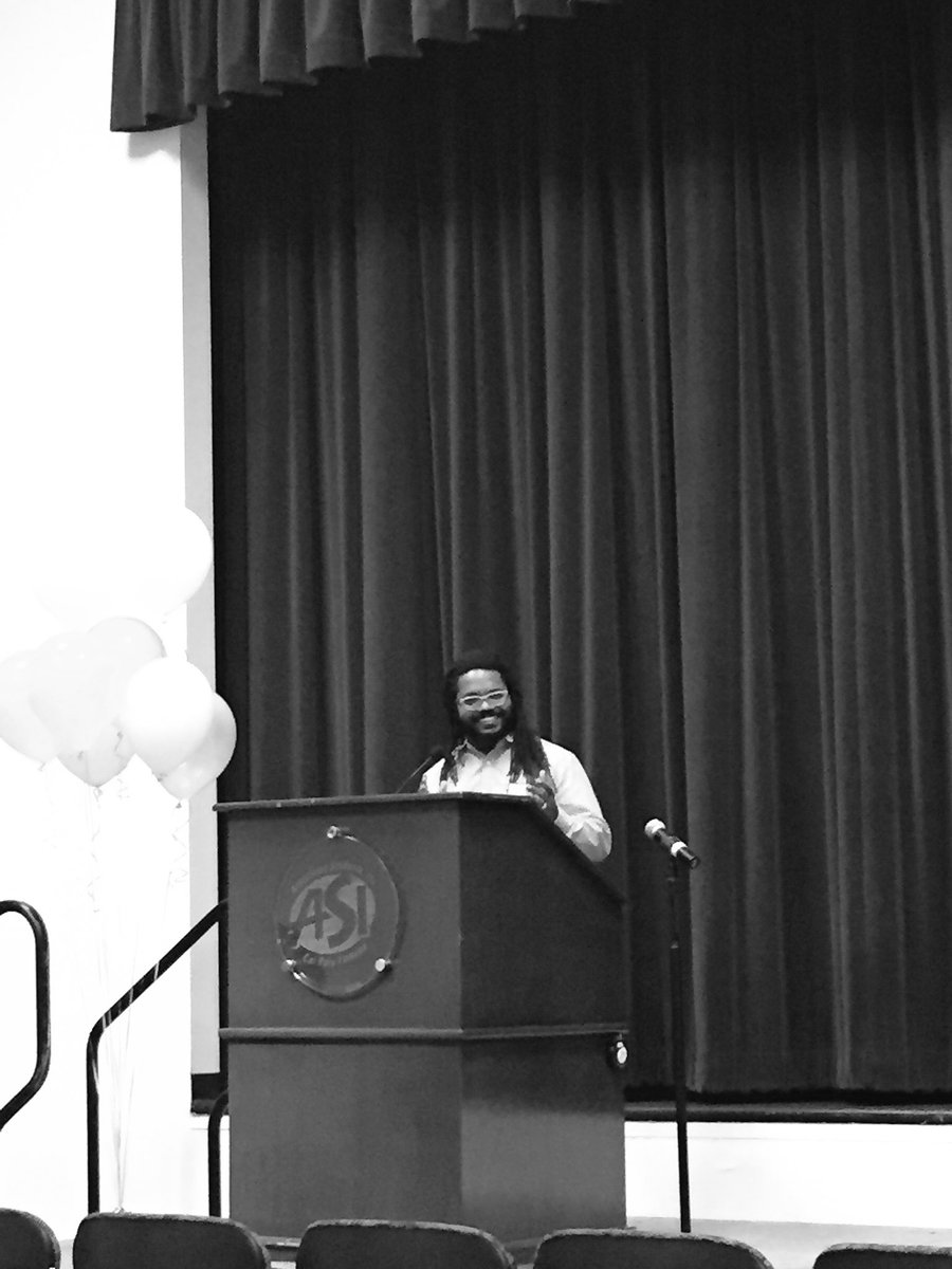 CPPComDay2017's tweet photo. #ComDay is here! Our first speaker is Charles Babb, talking about technology in communication. https://t.co/2gh4oLAiI2