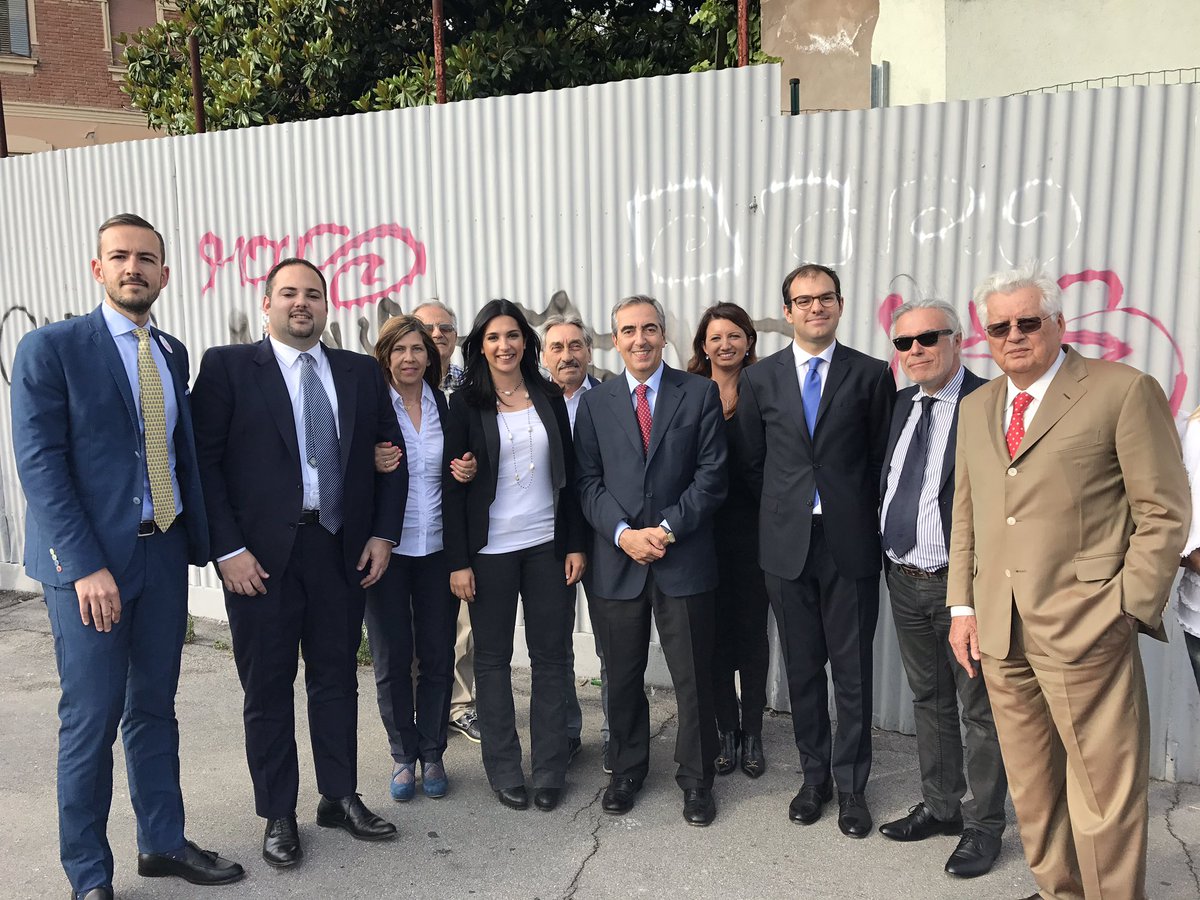 forzaitaliapd's tweet photo. Con il Senatore @gasparripdl e l'Assessore Regionale @DonazzanElena a parlare di #sicurezza a #Padova @forza_italia https://t.co/F0dM81Zr9X