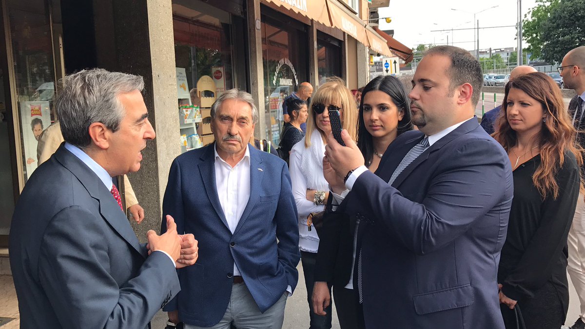 forzaitaliapd's tweet photo. Con il Senatore @gasparripdl e l'Assessore Regionale @DonazzanElena a parlare di #sicurezza a #Padova @forza_italia https://t.co/F0dM81Zr9X
