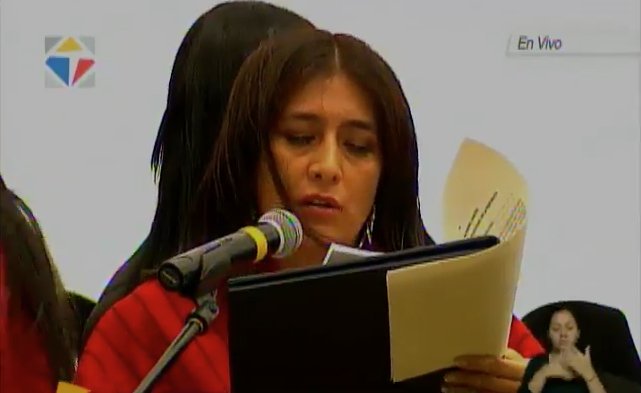 Secretaria Jurídica de la <a href="/Presidencia_Ec/">Presidencia Ecuador 🇪🇨</a>, Johana Pesántez, da lectura al Decreto de creación del Plan 'Toda Una Vida' | #BastónDeMandoEc