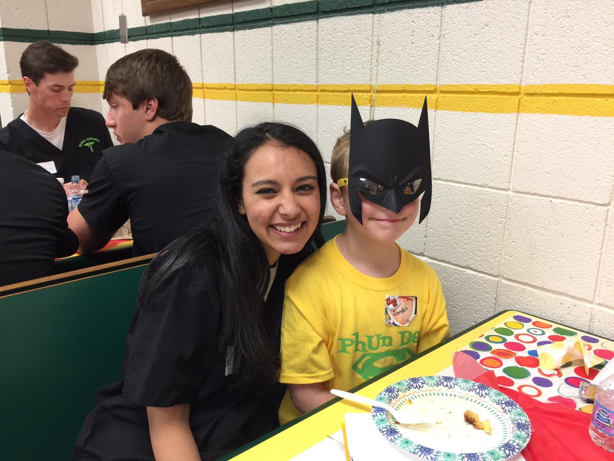 SueSpeirs_RT's tweet photo. Building relationships @GPNHS during PhUn Day 2017 over delicious Mac&amp;Cheese @GPN_PC https://t.co/SM60tLbzsD