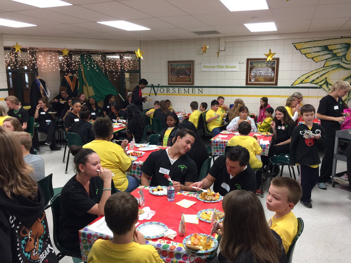 SueSpeirs_RT's tweet photo. Building relationships @GPNHS during PhUn Day 2017 over delicious Mac&amp;Cheese @GPN_PC https://t.co/SM60tLbzsD