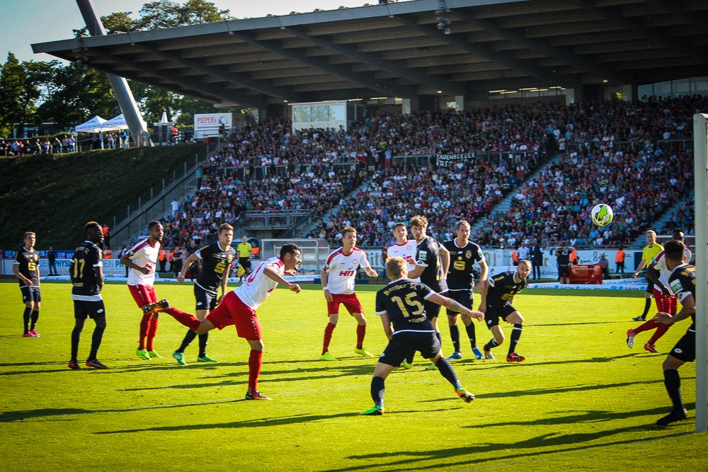 fortuna_koeln's tweet photo. Mit 0:1 verliert die Fortuna gegen den Bonner SC #FORBSC #sparkassekölnbonn #Finaltag #südstadtlegende
Spielbericht: https://t.co/boLJJeQLLV https://t.co/jBiLWWjtba