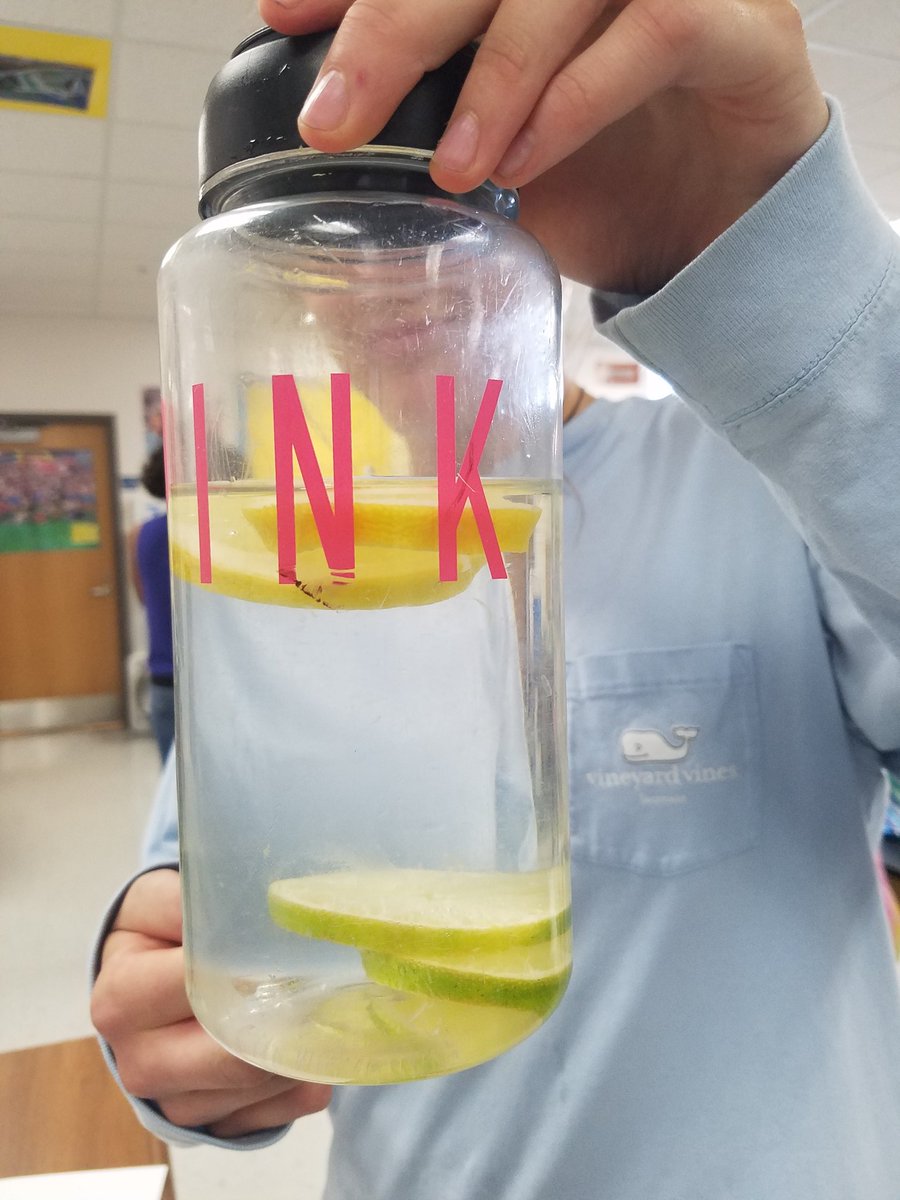 BK3DSci's tweet image. Today&apos;s #phenomena: Why do lemons float &amp;amp; limes sink? Why are both floating in the in class demo? #ScienceProcess #NGSS