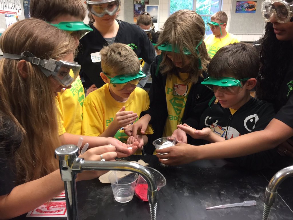 GPNstem's tweet photo. .@GPNHS Chem Club presented for Beacon Elementary School students on #GPNPhUnDay. @ACSChemClubs @katecalmurray @GPSchools @SueSpeirs_RT https://t.co/1e71TATF8T