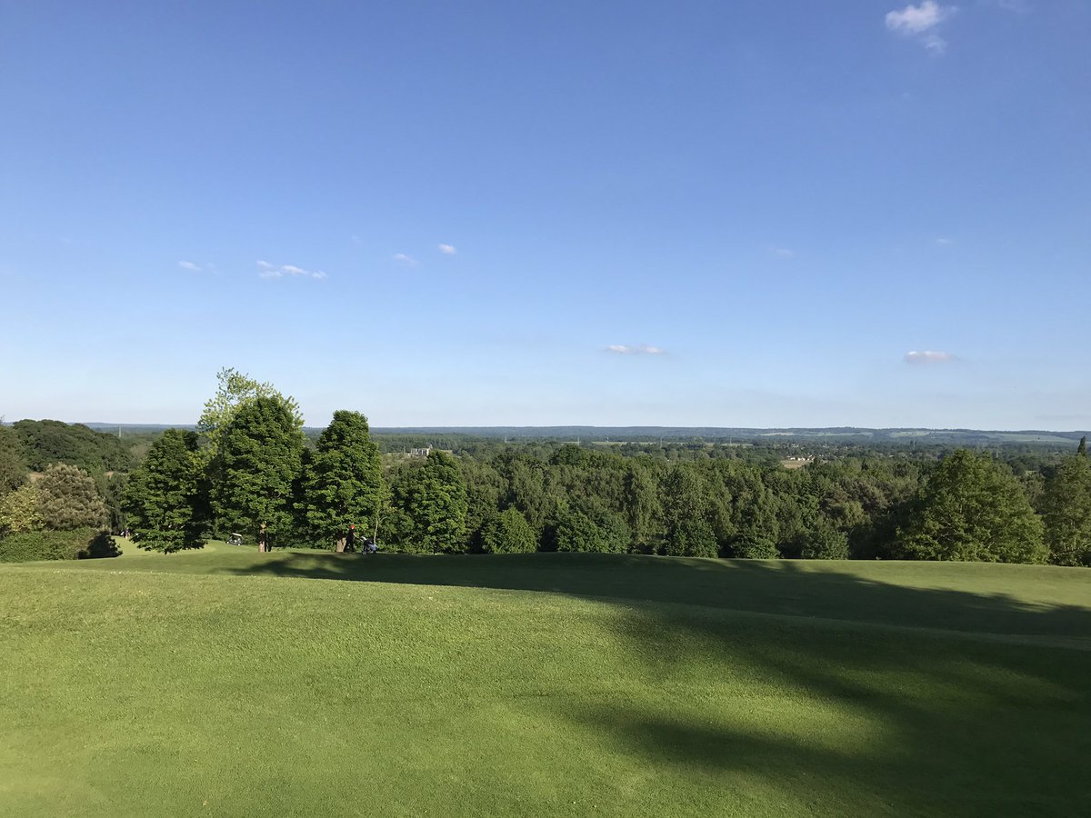 robbieD_78's tweet photo. Getting the pleasure of views like this!...#thatsgolf @theclub #stillshitthough https://t.co/gwjaI3f2uW