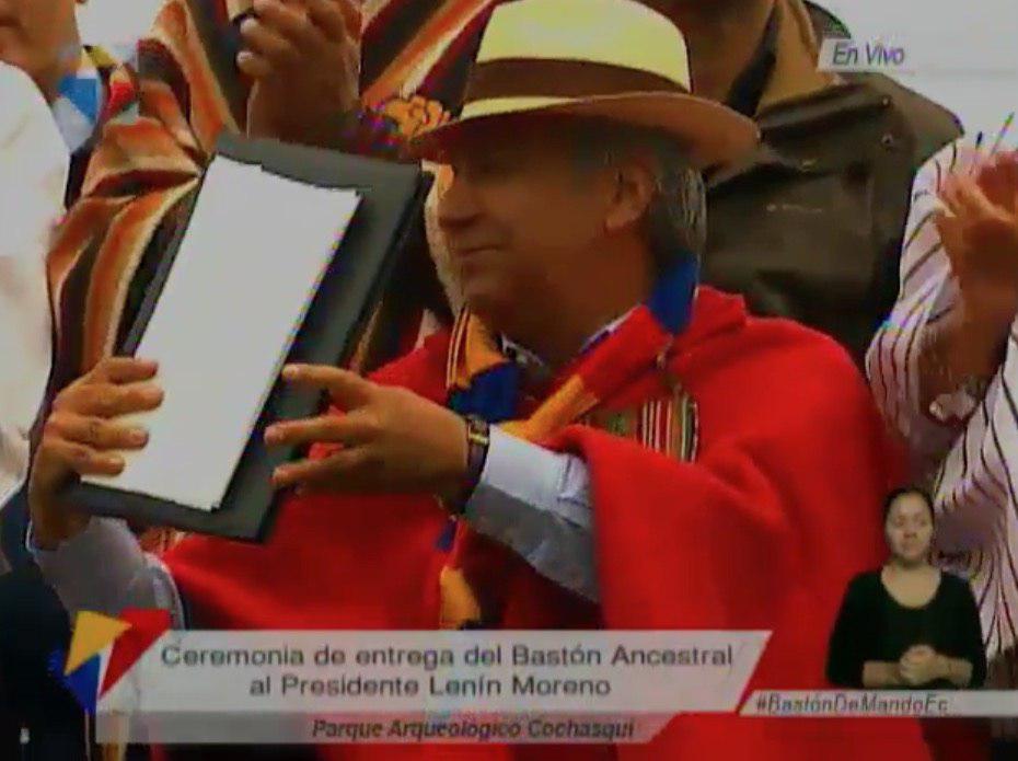 En Ceremonia de entrega de #BastónDeMandoEc, <a href="/Lenin/">Lenín Moreno</a> firma Decreto de creación del Plan "Toda Una Vida".