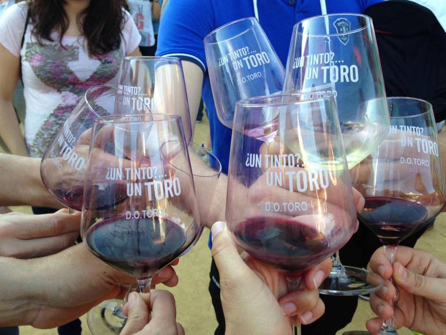 SuperIdeal_'s tweet photo. Todo listo para la Feria del Vino de Toro https://t.co/avWOJ55TEB https://t.co/P3bycybX3x