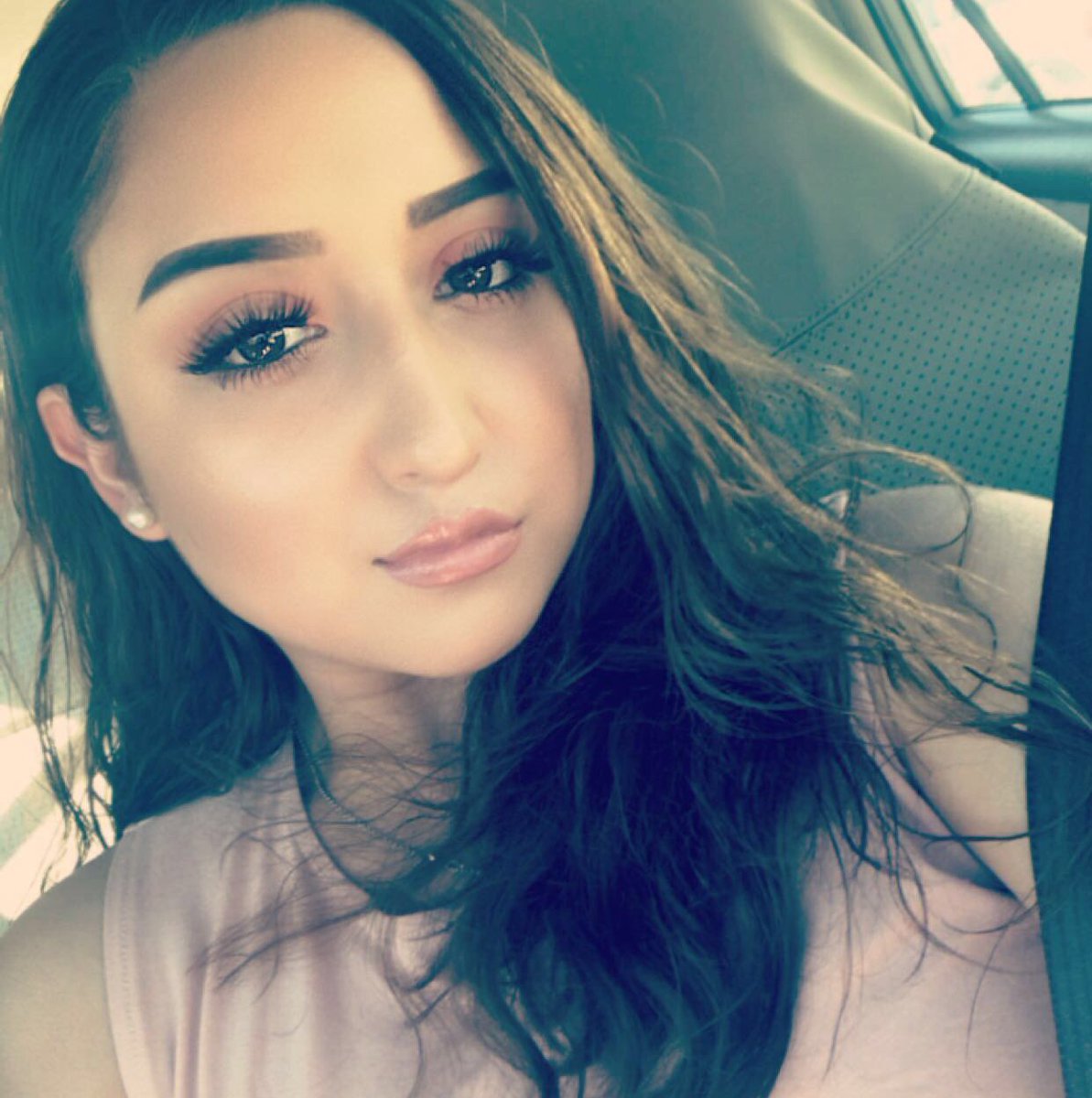 alexaresendiz2's tweet photo. @Influenster @RimmelLondonUS #RimmelRebelUSA #RimmelVIP #contest #gotitfree https://t.co/56aTCj3cvh