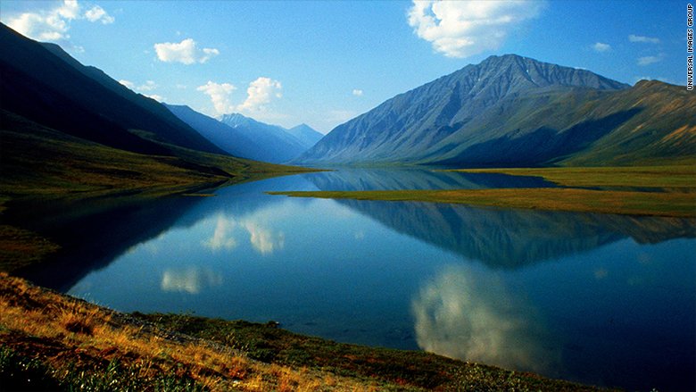CNN's tweet photo. President Trump wants to allow Big Oil to drill in Alaska's fragile Arctic wildlife refuge https://t.co/Gbu41EGLYY https://t.co/XPjbtcIOiZ