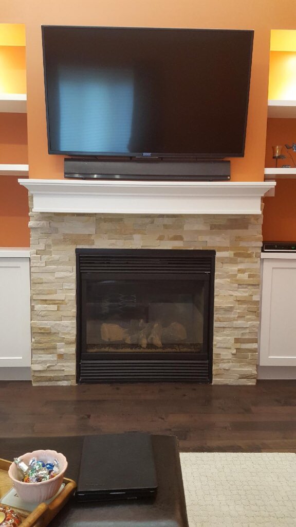 WeDoItAwl's tweet photo. Backsplash and fireplace done, great job boys ! 🔨 https://t.co/nXqWpbROxg