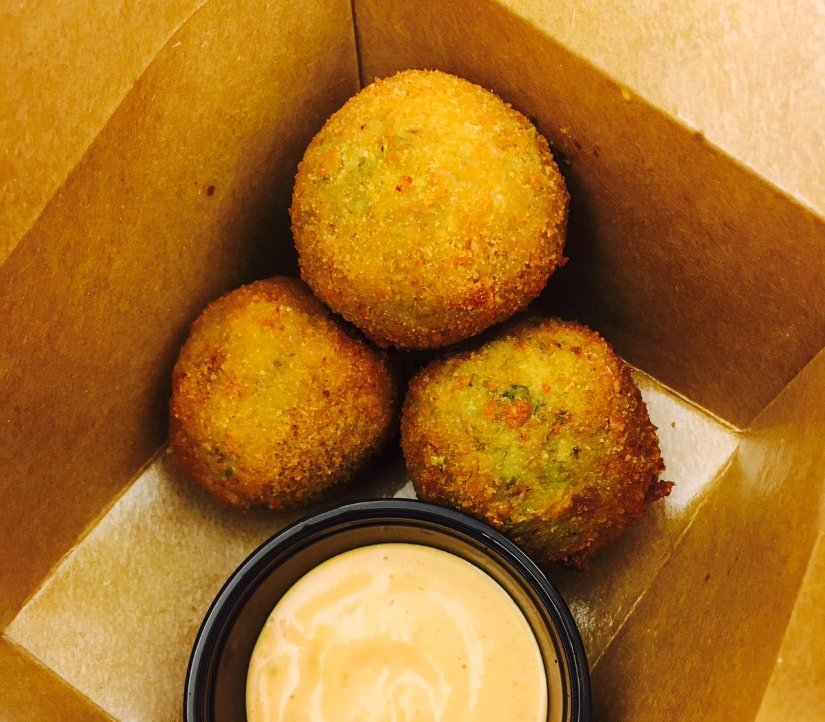 TibbyChelsea's tweet photo. #skyecafe @skyecafe #skyeballs #foodtruck #htx #houstontx #houstonfoodtruck #foodporn #springtx #yummy #broccoli https://t.co/i2WxKZFZzj