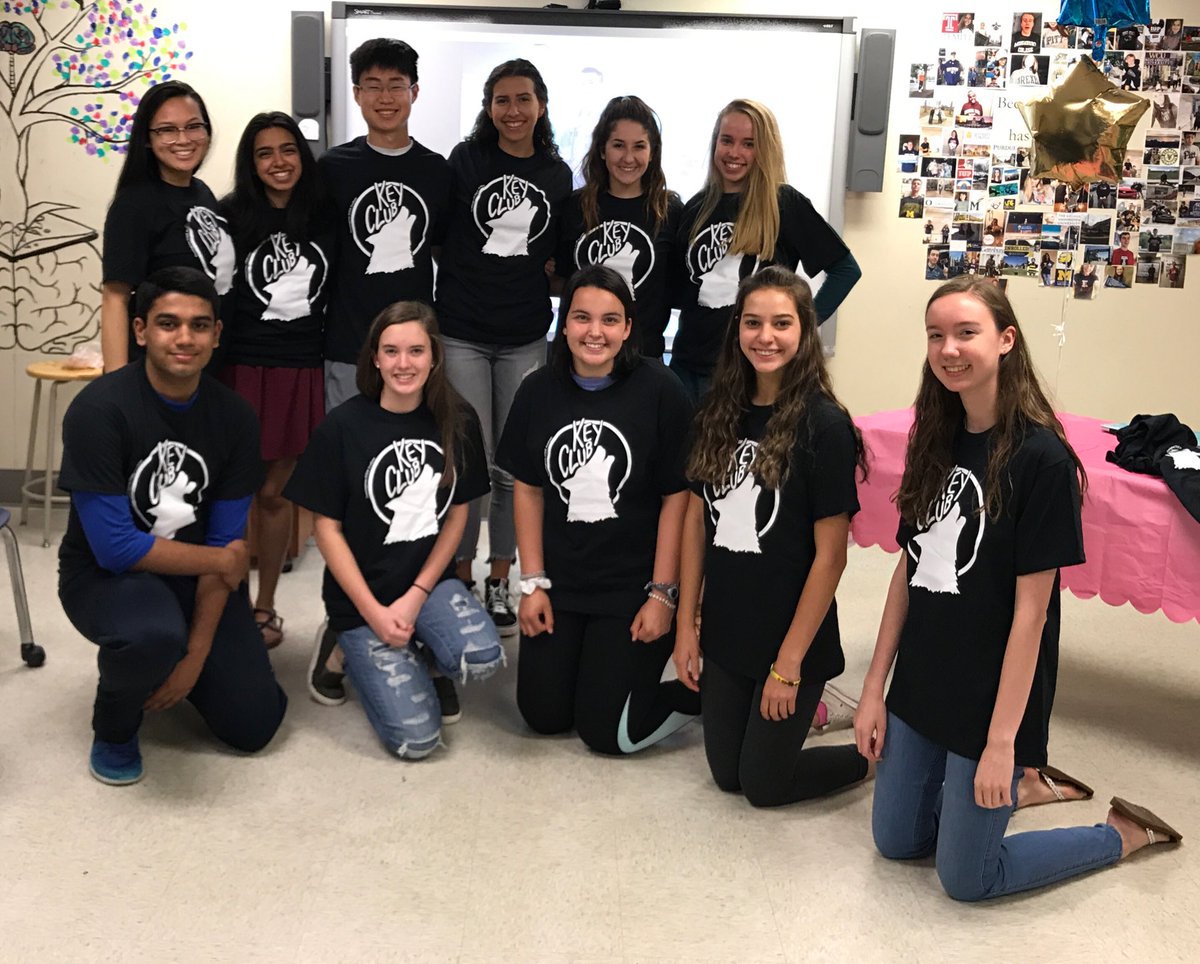 dunntweets's tweet photo. Goodbye senior Key Club members and hey to the new Key Club members. 😊😞💙🗝✌🏼 https://t.co/Yr7hbfdj8n