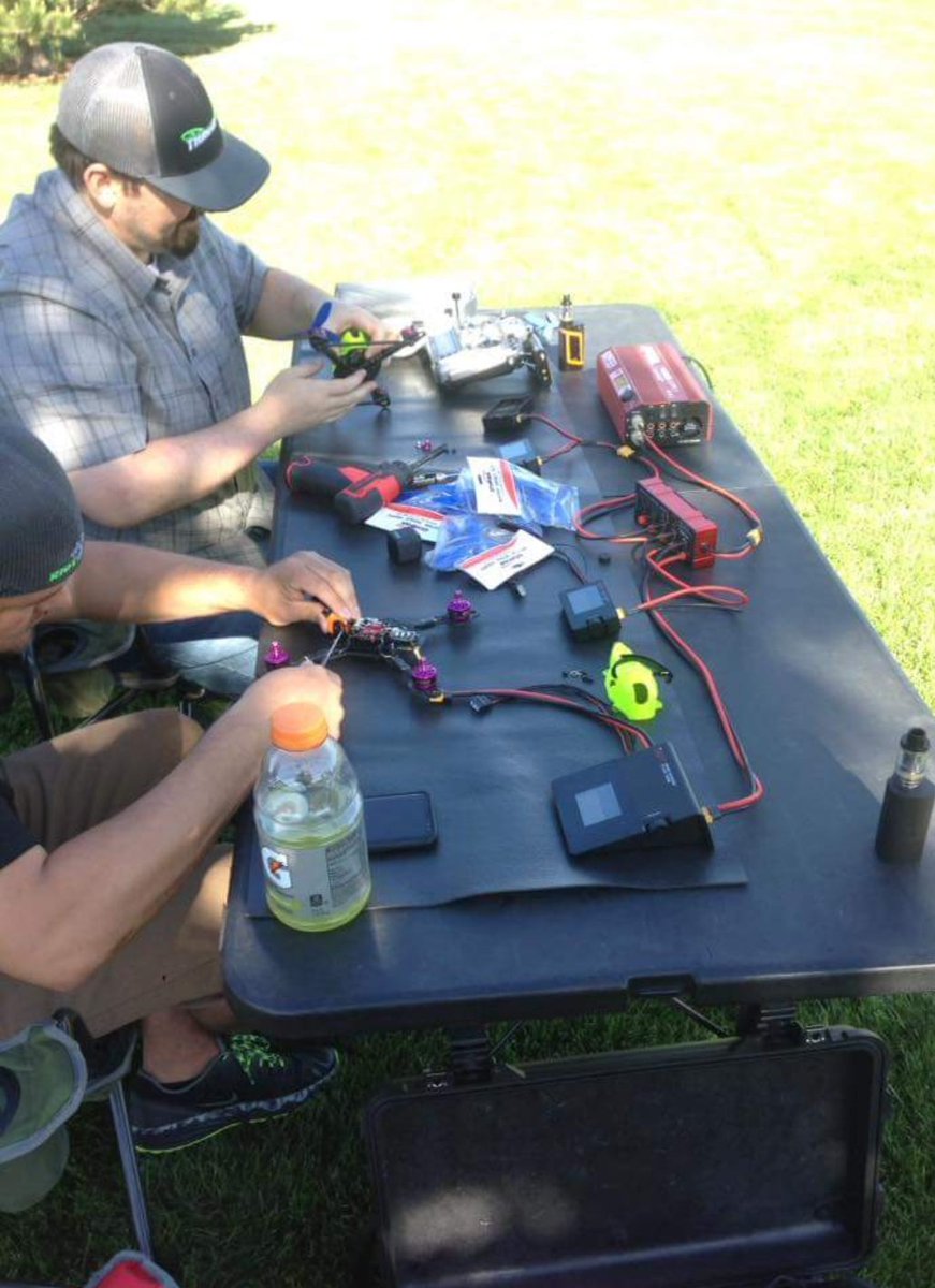 EJ_Amped_Out's tweet photo. Finally getting some flight time in on the #MegaDoomer w @Hazakins before qualifyers this weekend! @Thrust_UAV #droneracing #MultiGP #FPV https://t.co/mlyFdZ1jvz