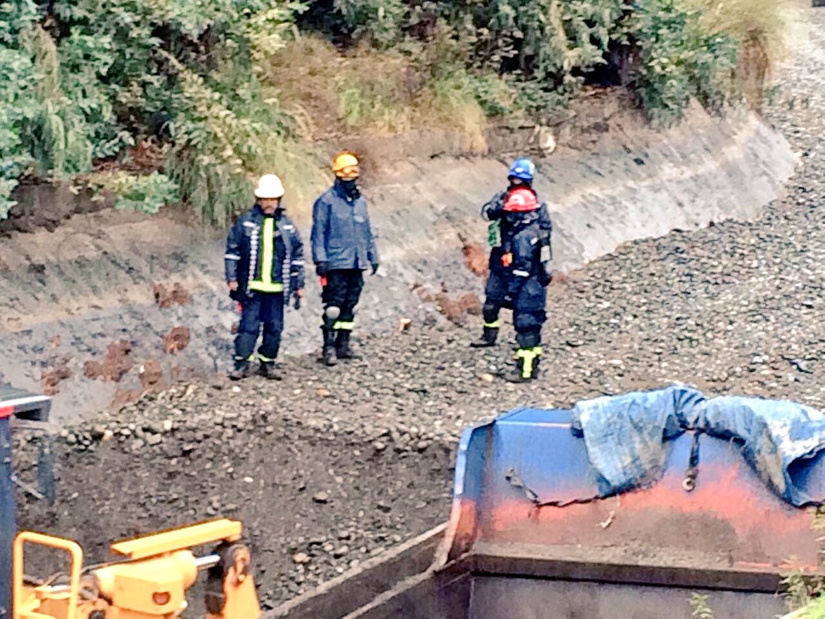 bomberosvina's tweet photo. [AHORA] Grupo USAR Viña del Mar junto a Grupo USAR Valparaiso @CBV1851 en su 2do día de búsqueda en Cajón del Maipo https://t.co/mIRw4n51dg