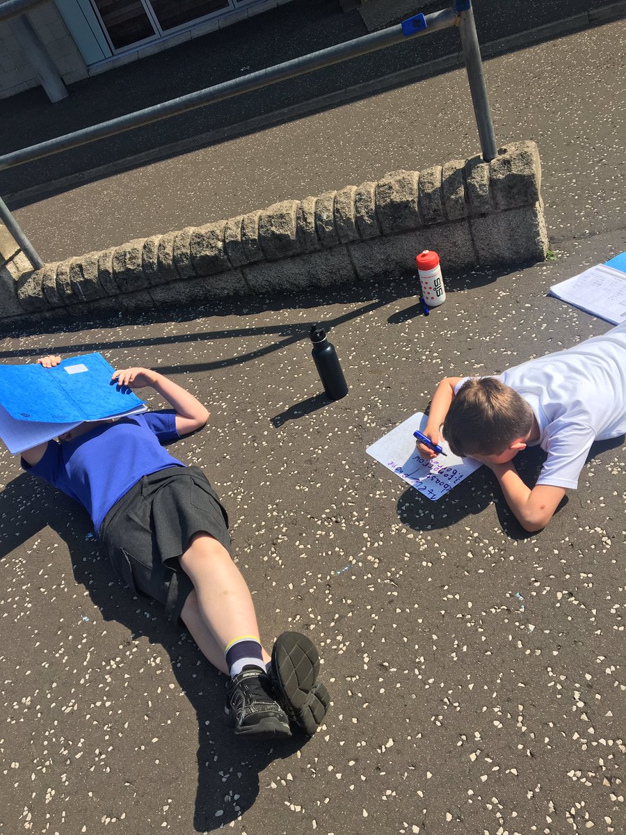 DeanburnPS_P3's tweet photo. We made the most of the ☀️ today &amp; took our spelling outside! #activeliteracy #wordreader #wordwriter #reciprocalteaching #spellingtestprep https://t.co/PakO6IITEG