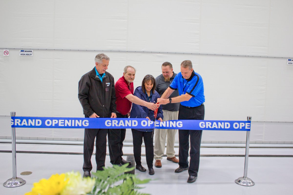 FlightstarCMI's tweet image. It's official! We cut the ceremonial ribbon last night to officially open our Hangar 10 facility. Thanks to all that attended #2many2name