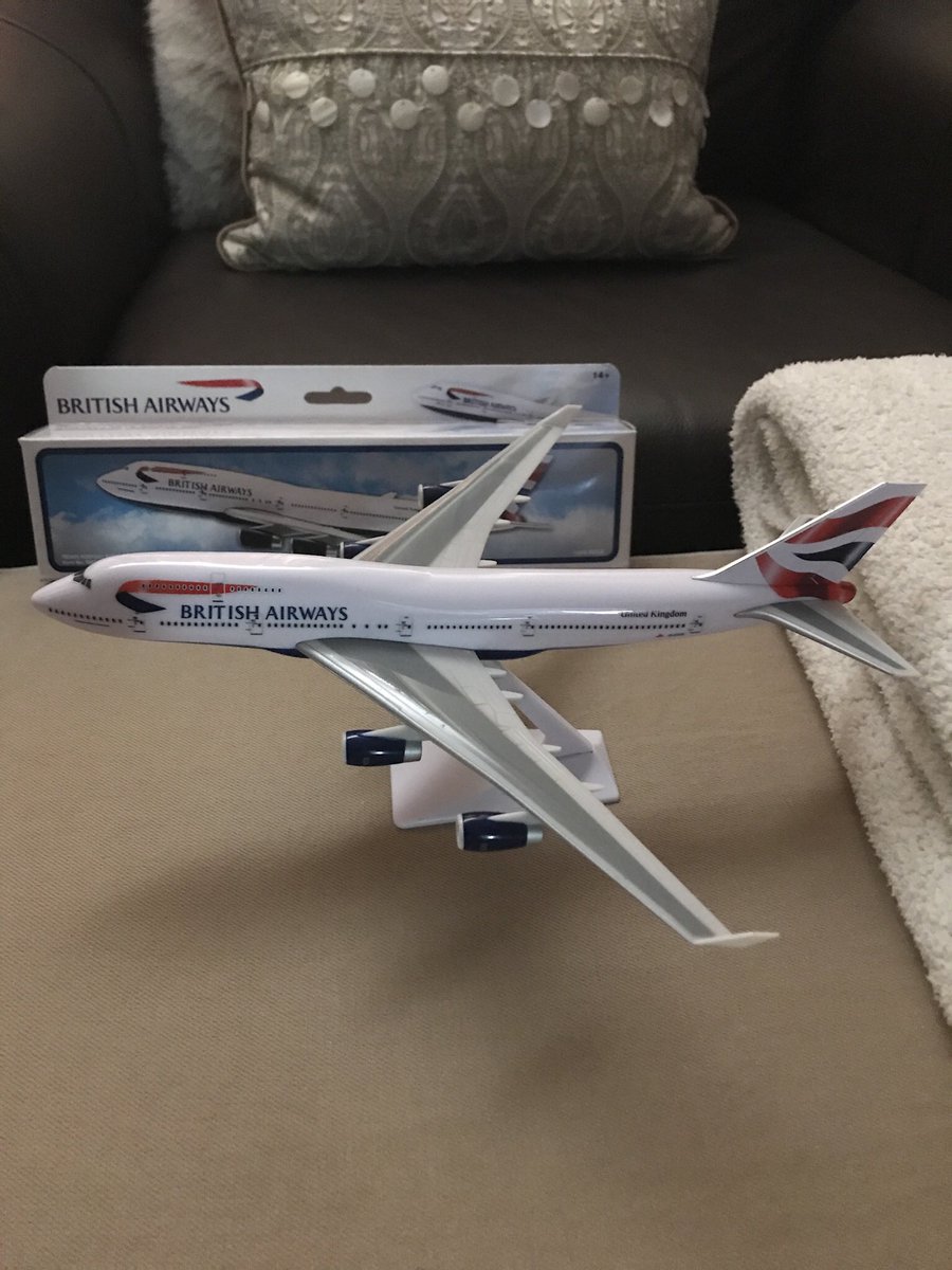 To share my passion for the #B747, I'm giving away an airplane model like this among my followers.
RT if you wish to participate on the draw
