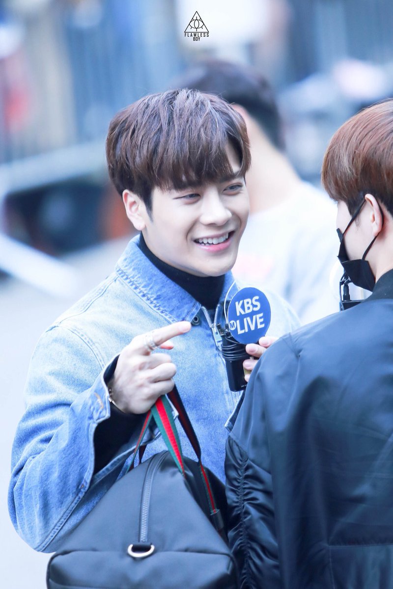 DimsumsMandu's tweet photo. Both of them are thinking that they're the luckiest two in the world to have each other. https://t.co/4hJBIsaopp