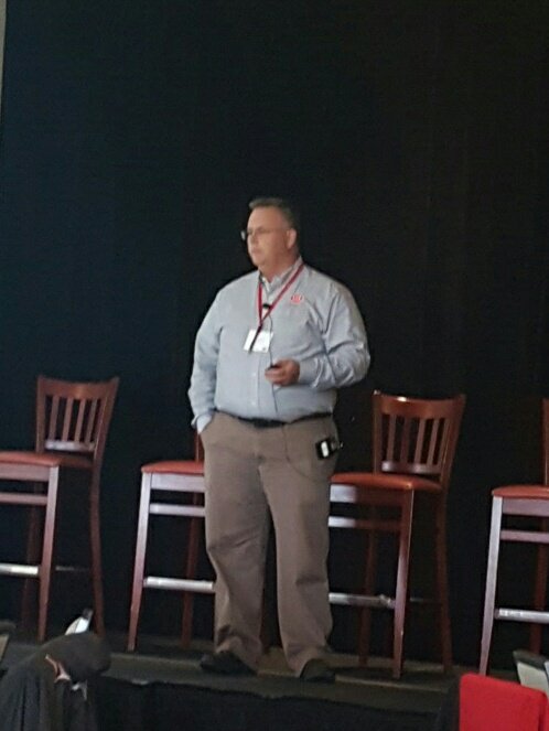 Dan Meihak from <a href="/LelyFMSNA/">LelyFMSNA</a> discusses LEAN principles. Value, Waste, Flow, Pull, Perfection. #fms17 #DairyXL