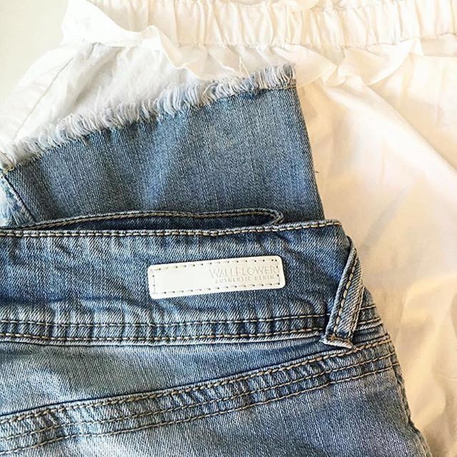 We like our jeans frayed 👖🙌😊👌👖👌 #regram <a href="/morgannelavigne/">Morganne</a> #WallFlowerJeans ⠀