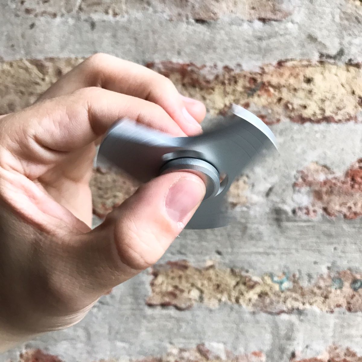VideosPilo's tweet photo. 💥Sorteo exclusivo por Twitter💥 ¡Dale RT a este tuit, seguí a esta cuenta, a @ElZepet y a @nicodallib y participá por este fidget spinner! https://t.co/KBFNMxZNKS
