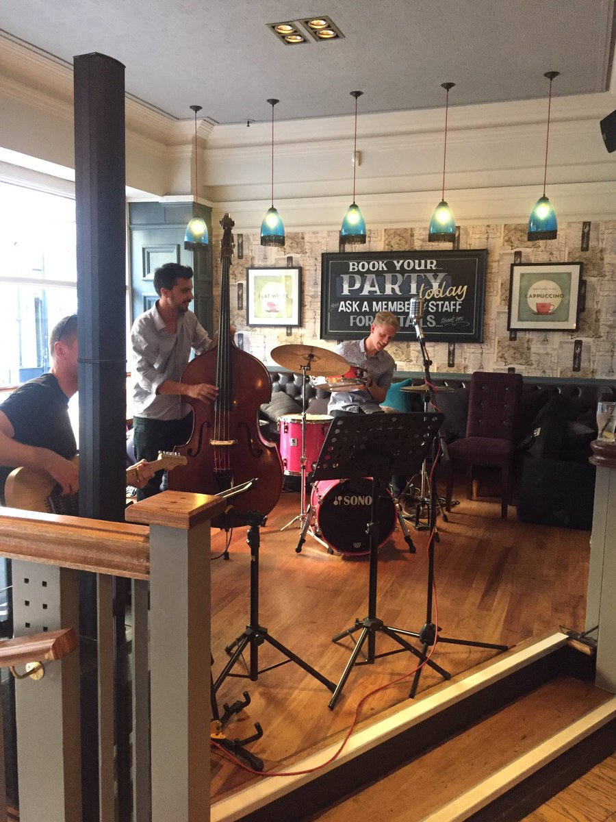 HenrysCardiff's tweet photo. Live jazz about to start, 8pm!! 241 cocktails all night ๐๐๐๐#jazz #cardiffmusic #livemusic #cardiff #henryscardiff #cocktails https://t.co/ieth8NEt3F