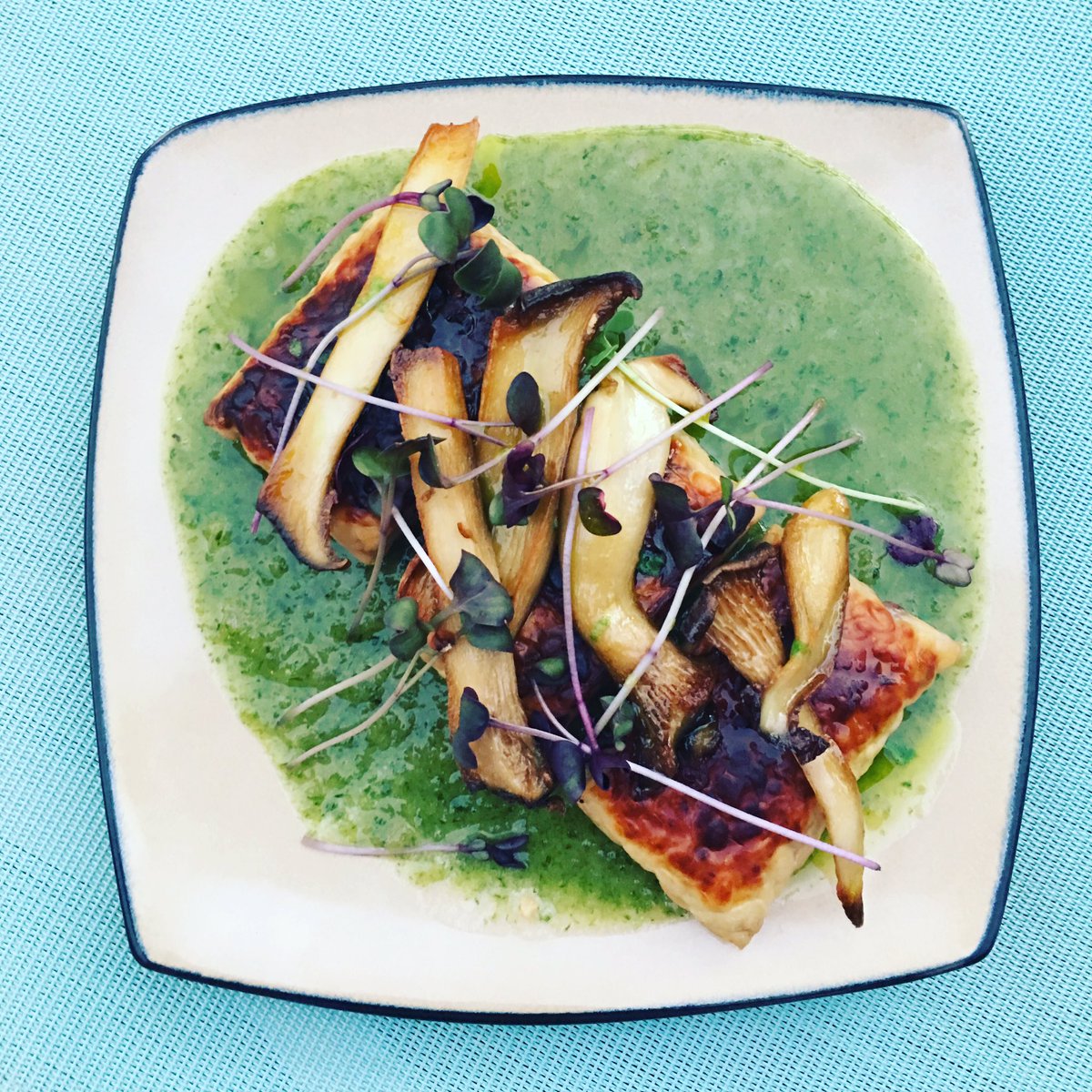 <a href="/mauitempeh/">mauitempeh</a> on sake chive redux &amp; @hamakuamushroom #vegan #janaland #mauiprivatechef @MiyokosKitchen cultured butter 💣