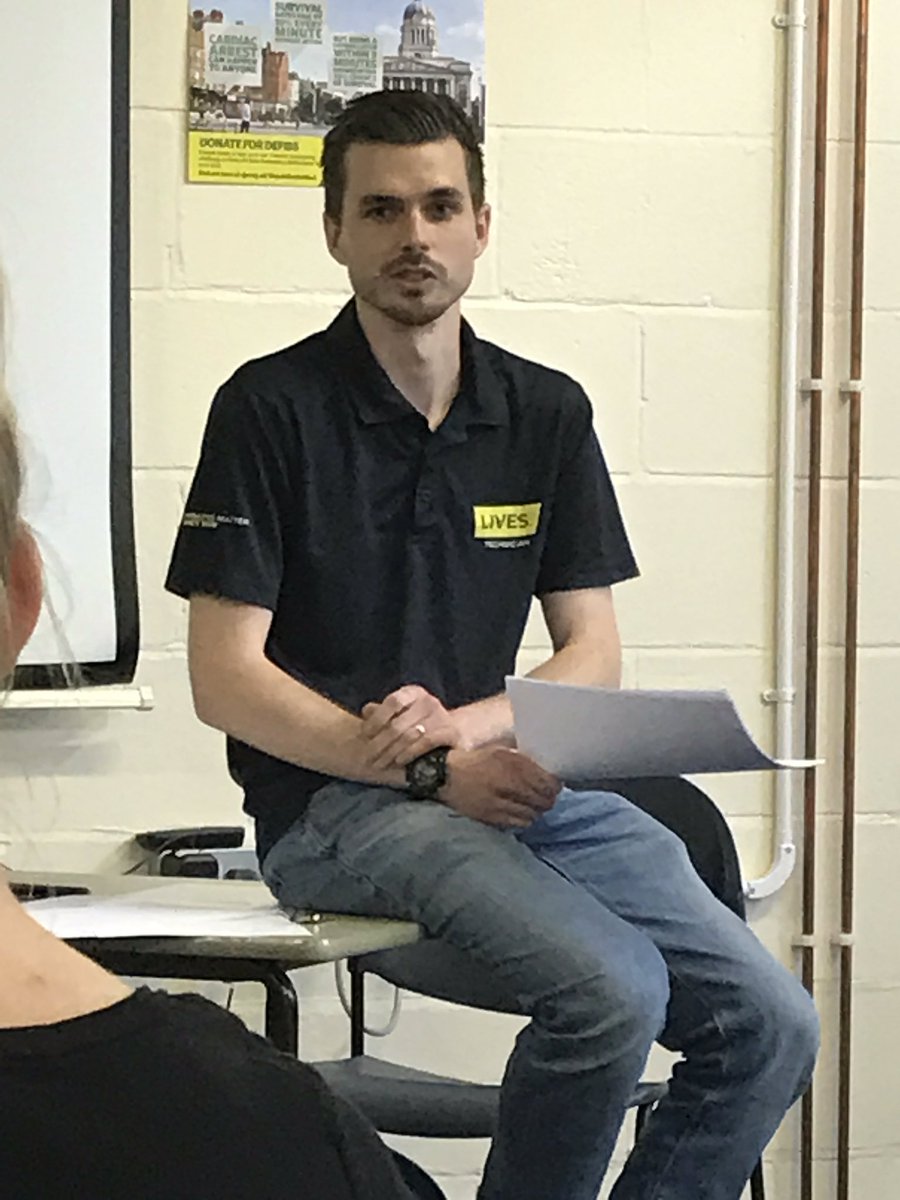 mikeknowlsey's tweet photo. Exciting things happening at the South Holland @liveshq meeting! @CurtisDorbon introducing the new #ONELIVES programme #MinutesMatter https://t.co/ef41Z6tsSQ