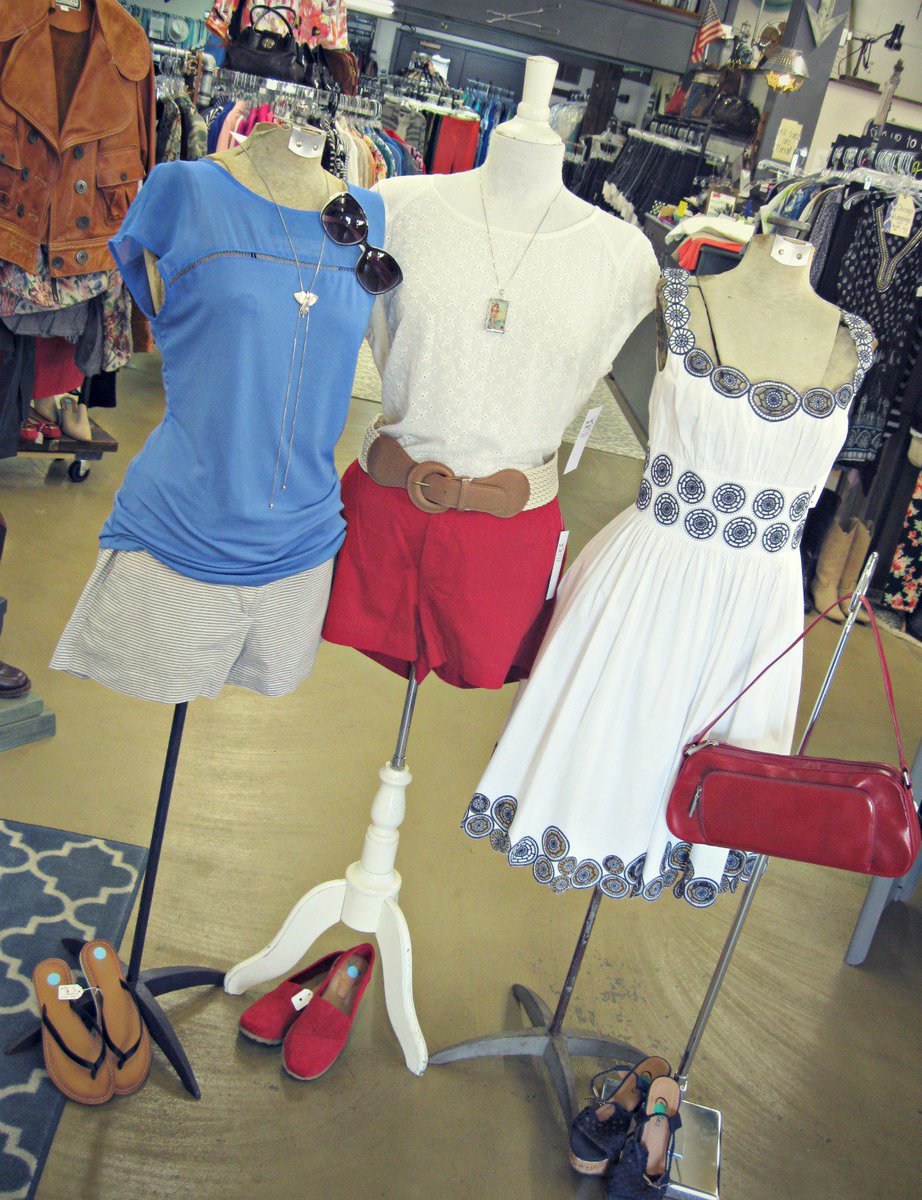bestbib's tweet photo. Red - White - OR - Blue items are 20% off this Thursday, Friday, &amp; Saturday! #discoverhartville https://t.co/HK9fm2Qz6P