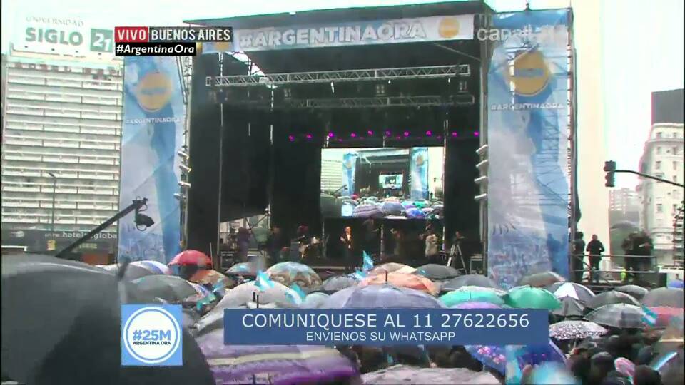 canalluz's tweet photo. Estamos transmitiendo en vivo desde el obelisco #ArgentinaOra https://t.co/ScrVZYVGkS