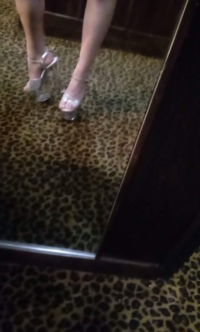 Most comfortable brand new shoes ever😍 https://t.co/AajJBYzZOZ<a href="/tag/nofucks"class="tags"><span>#nofucks</span></a><a href="/tag/addiction"class="tags"><span>#addiction</span></a><a href="/tag/dance4dollars"class="tags"><span>#dance4dollars</span></a>