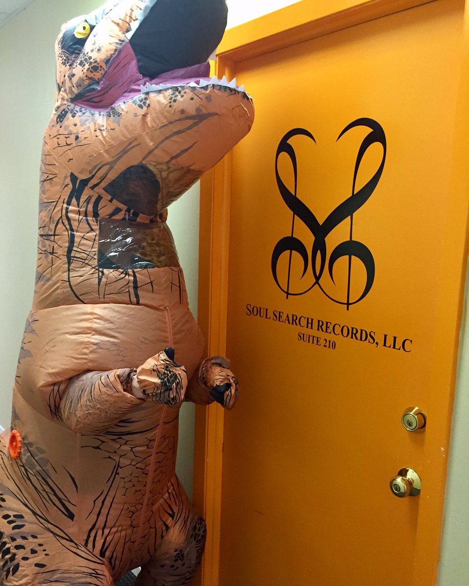 SoulSearchRec's tweet image. Dino says to start your summer off right and sign up for lessons!! Learn #guitar #piano #ukulele #violin #voice #bass #musictheory etc!