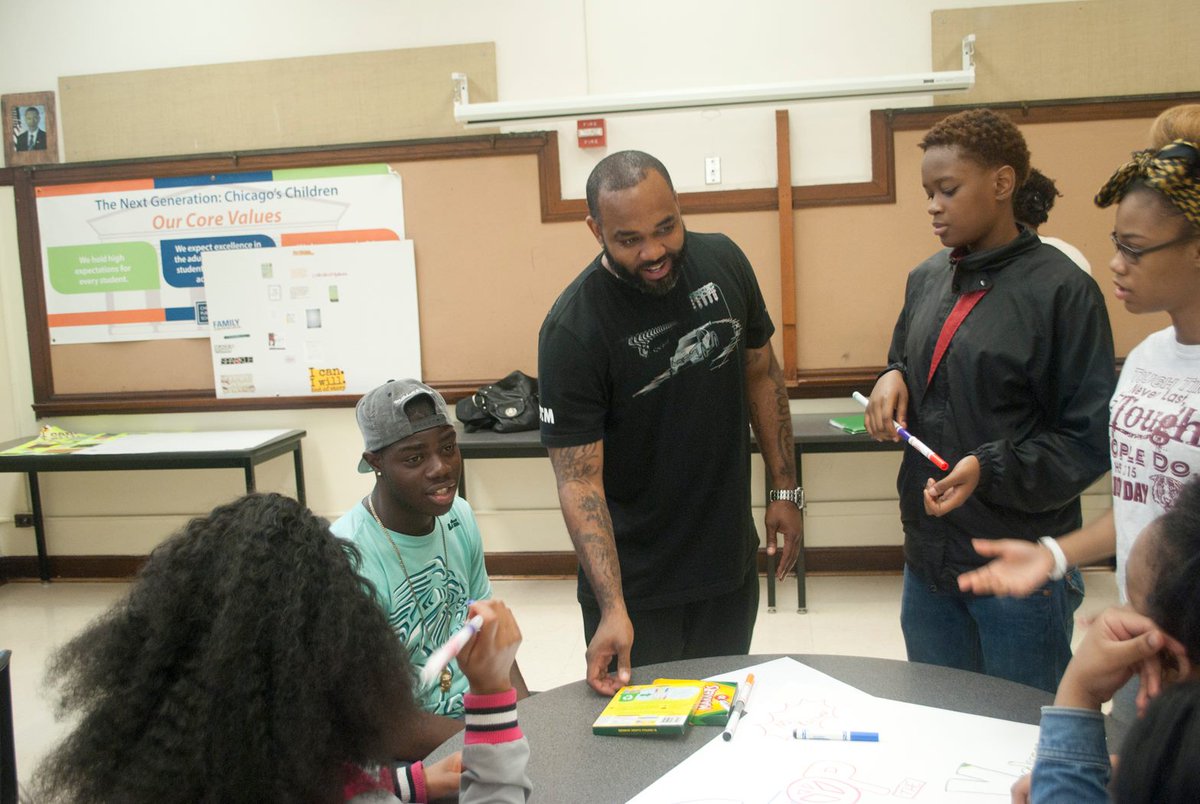 GetINChicago's tweet photo. Youth in #mentoring programs are less likely to be involved with drugs, alcohol, + violence. https://t.co/Dh82G4rYNU https://t.co/mJHFg3FrS1