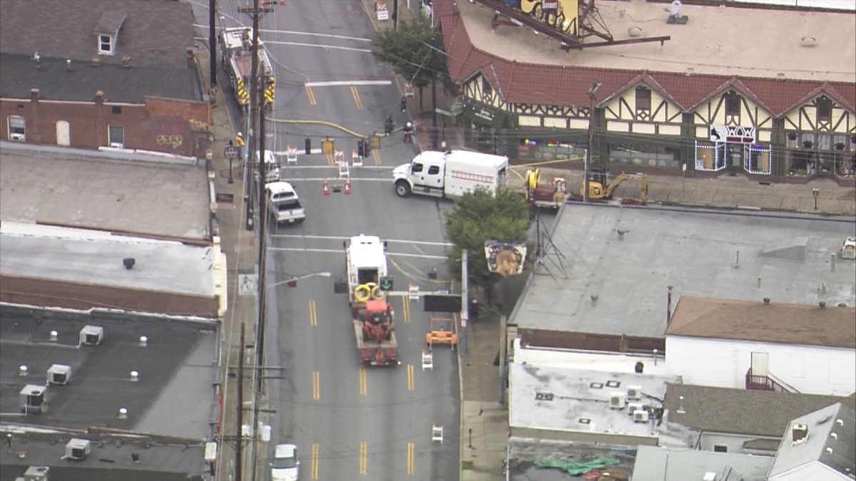WLKY's tweet photo. Bardstown Road closed at Bonnycastle because of gas leak https://t.co/4DiMcJykmt https://t.co/Ly4aGWBFJ8