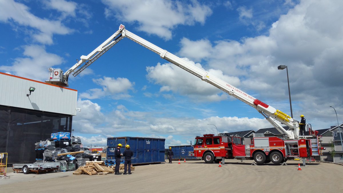 IAFFLocal3021's tweet image. Practice makes perfect! Your firefighters perfecting their skills. #aerial #nfpa1002 #sprucegrovefire