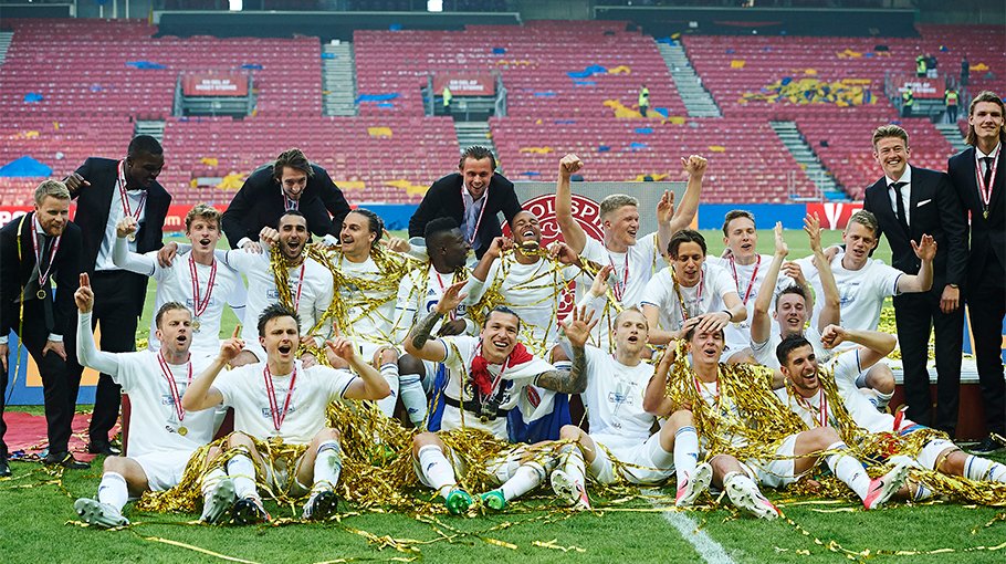 PABLOLEYESG's tweet photo. Federico Santander campeón de la #DenmarkCup con el #FCCopenhagen de #Dinamarca y Blás Riveros de la #SwissCup con el #FCBasel de #Suiza https://t.co/o85hebc0zv