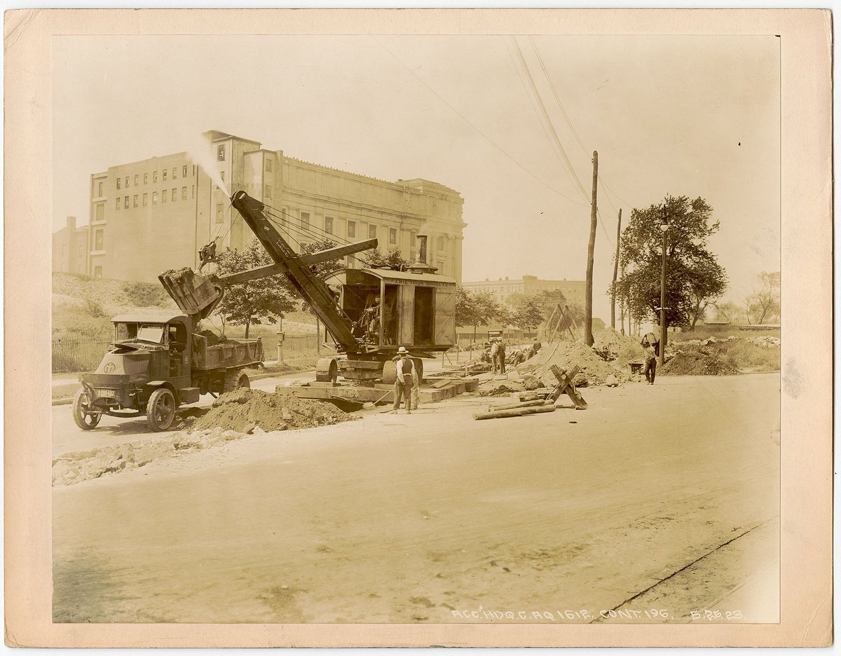 NYCWater's tweet image. Today in NYC Water history: Building a conduit alongside the Brooklyn Museum to bring Catskill water to Flatbush. May 25, 1923. #tbt