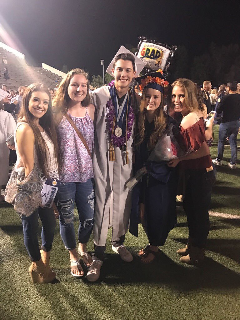 Niki_Sn00kzz's tweet photo. Mama Niki is so proud of her babies❤️ #JMikes @mayajulissa https://t.co/eerN3VSFaf