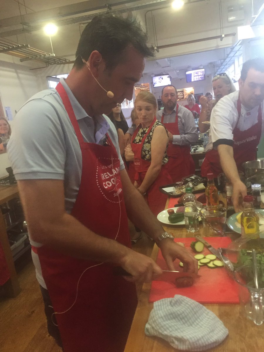 AoifeFinneran's tweet photo. As a cooking nerd I'm having the best time ever learning how to cook fish with @Kevindundon and @SuperValuIRL #getcooking #fishrocks https://t.co/oWRbf0GywH
