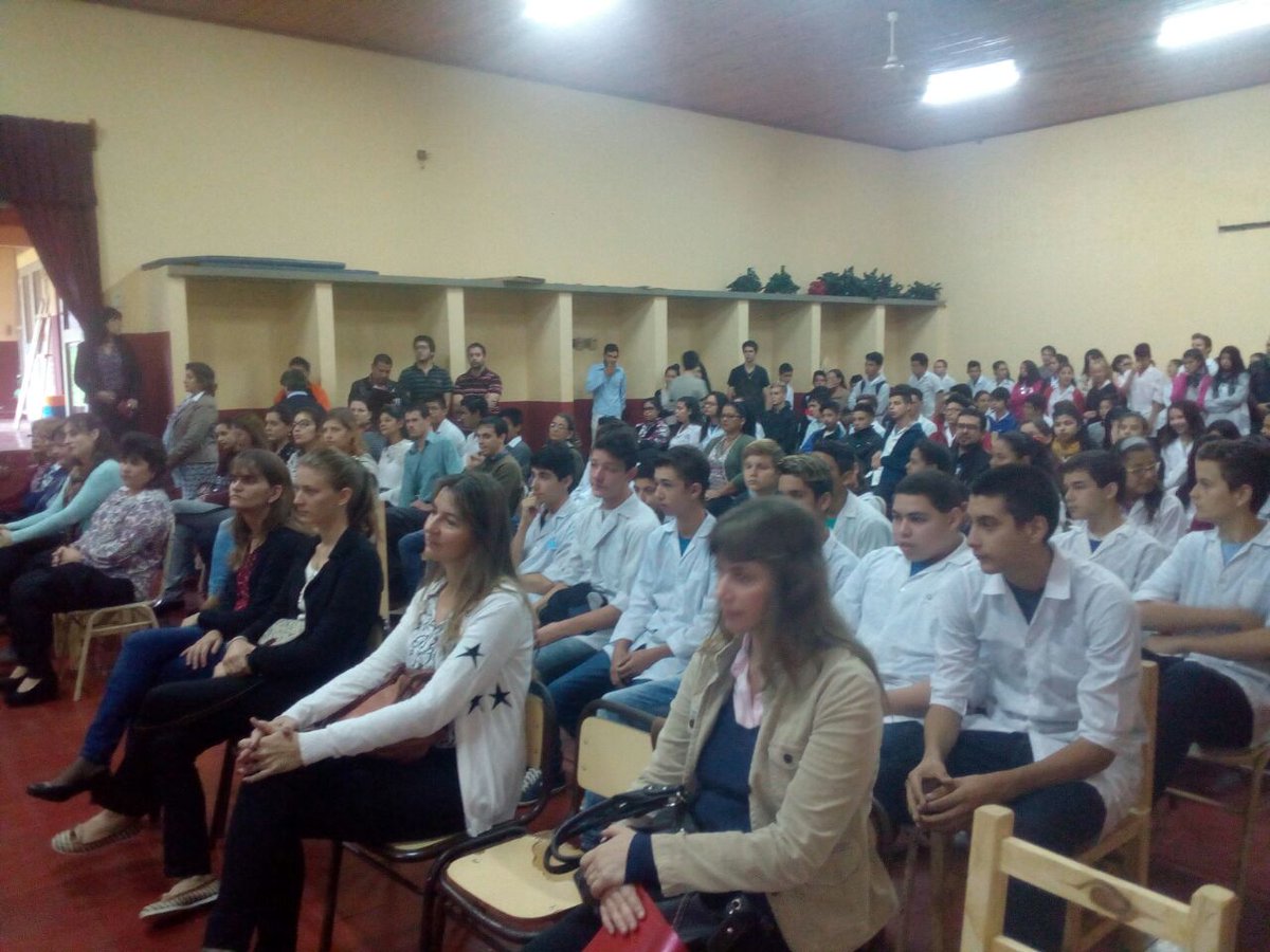 CGEMisiones's tweet photo. #25deMayo #EPET14 #Capiovi toda la comunidad educativa celebrando el día de la patria @maidanamis @misioneseduca @epet14Capiovi @ivonneaqui https://t.co/2qJSSFWWAA