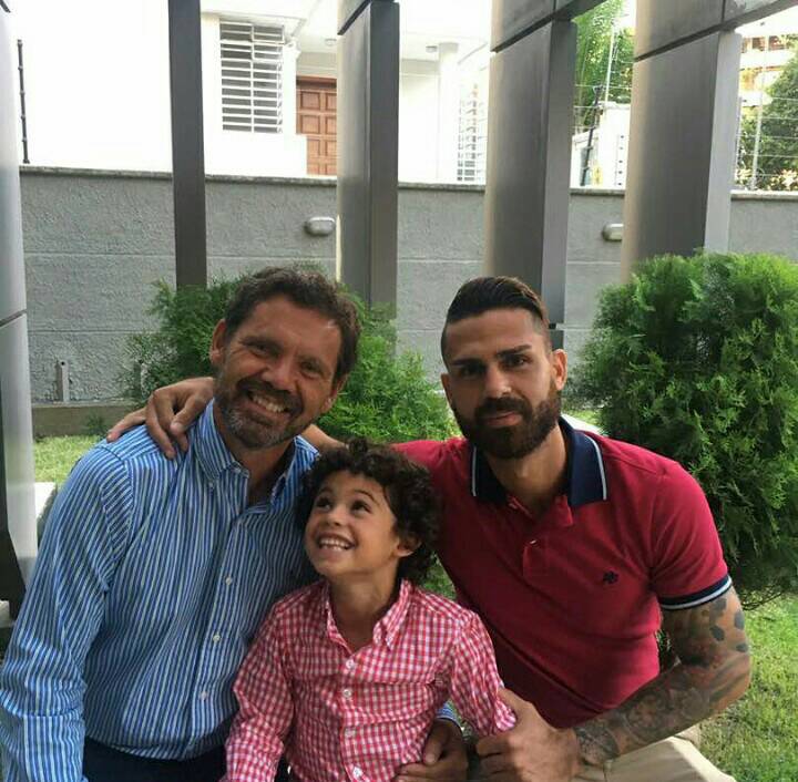 DNUSports's tweet photo. Por ser hoy tu día, Abel y Santiago también te desean un.. ¡Feliz cumpleaños, Daniel! #familia 👪♥🎉 #TalentoDNU @Daniel__Blanco https://t.co/nVH3LyQaSH