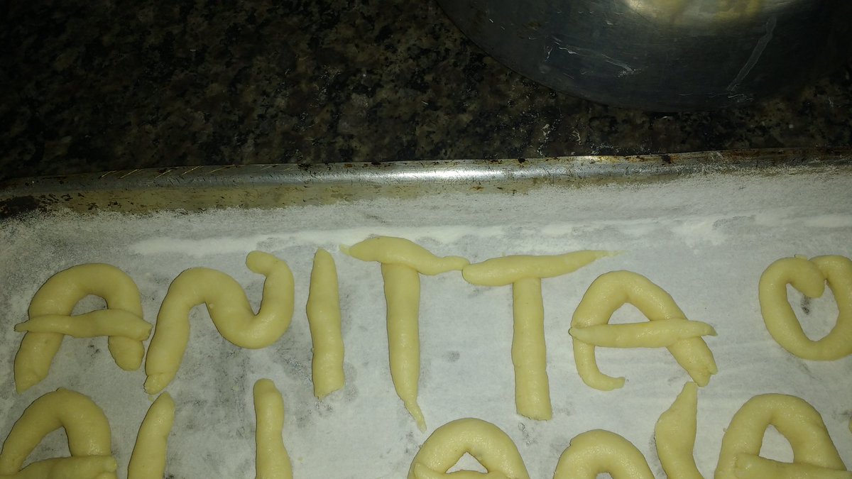 Anittandcrf44_'s tweet photo. Quando vc ama muito sua idola que faz rosquinhas com o nome dela 😂❤❤❤ @Anitta #AnittaIsBack https://t.co/nzMmJdQCsP