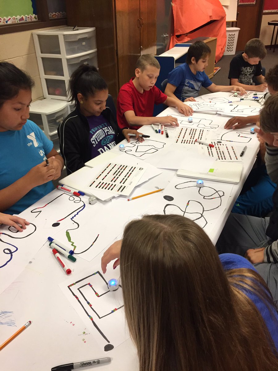 DrHBeaulieu's tweet photo. Loved learning how to code an @OZOBOT from a 6th grader today! #steam #summerlearning #robotics #coding https://t.co/cBIq7i1E4m