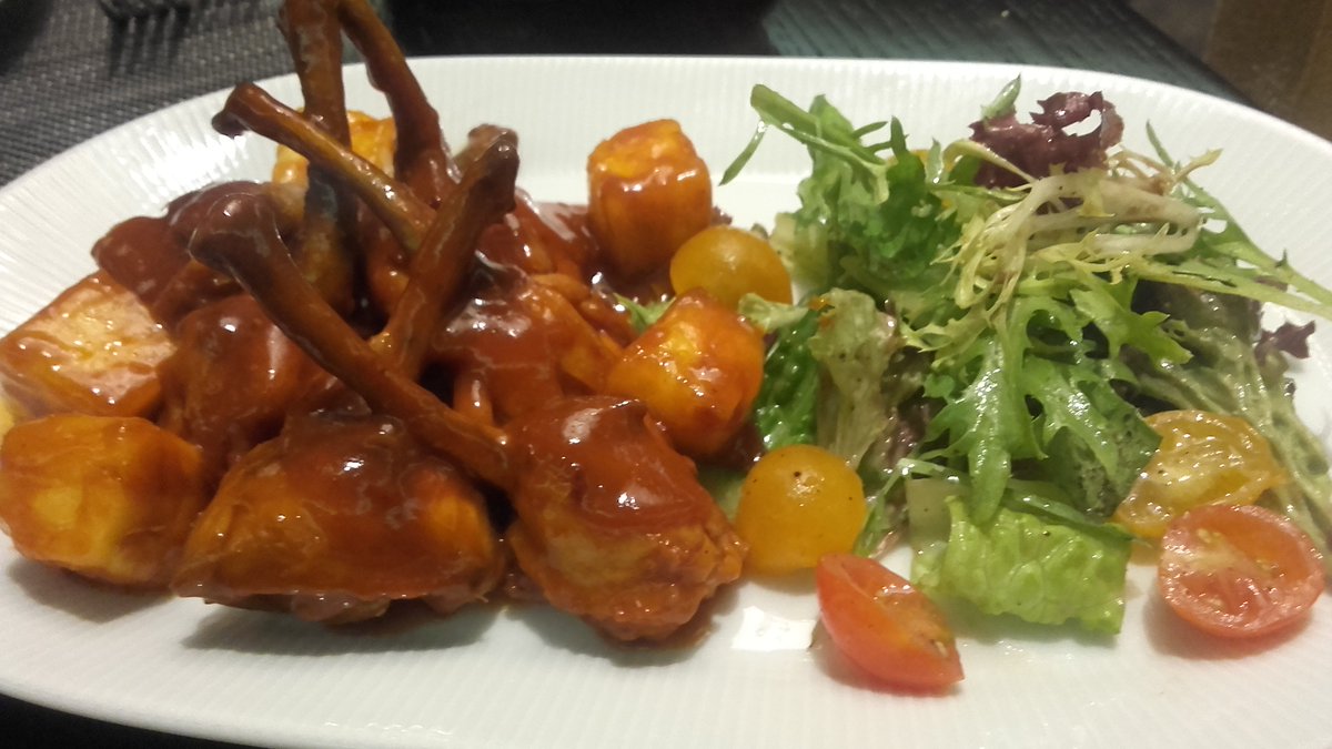 diningindoha's tweet photo. Check out our delicious chicken wings at Circle Restaurant - a great addition to the Doha dining scene! https://t.co/z6map4HQBU